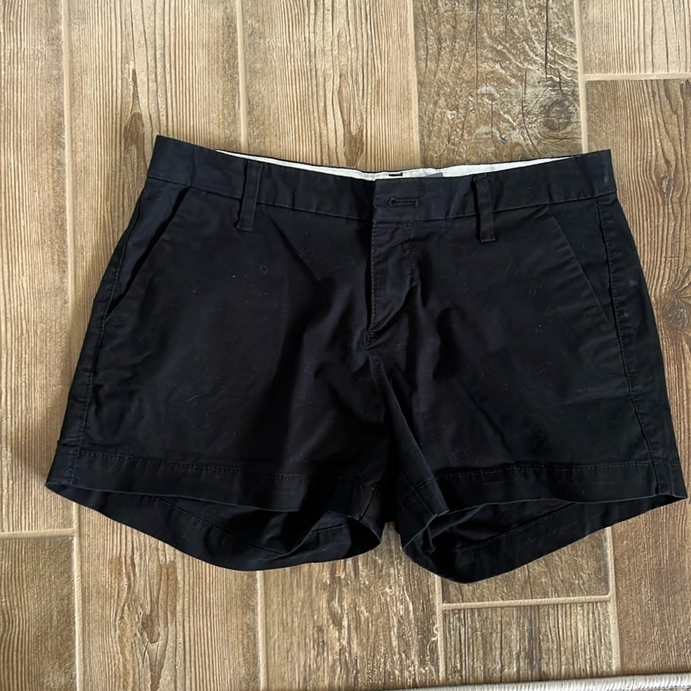 Old Navy black shorts. Size 0. Like new. 3” inseam.
